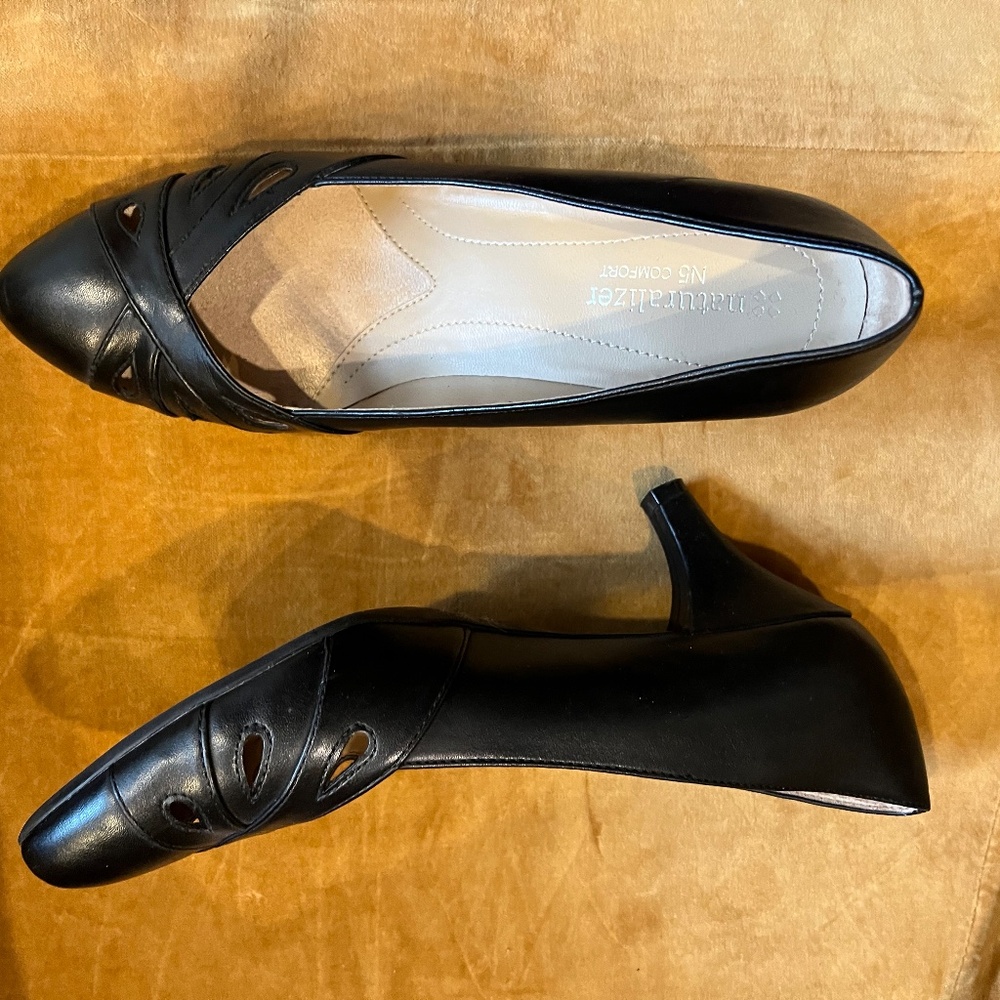 Black Naturalizer Pumps, 7M